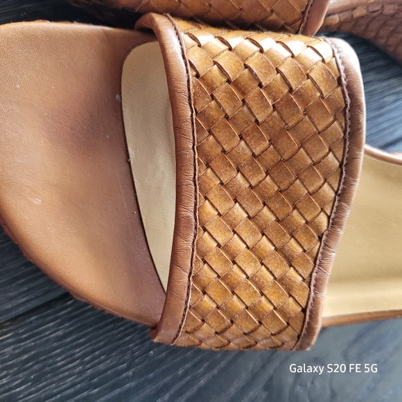 STUART WEITZMAN Designer size 7 leather cognac colored sandals. - Picture 11 of 16